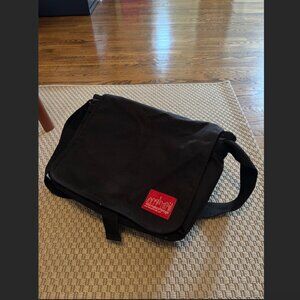 Manhattan Portage Deluxe Computer Bag Large in Black